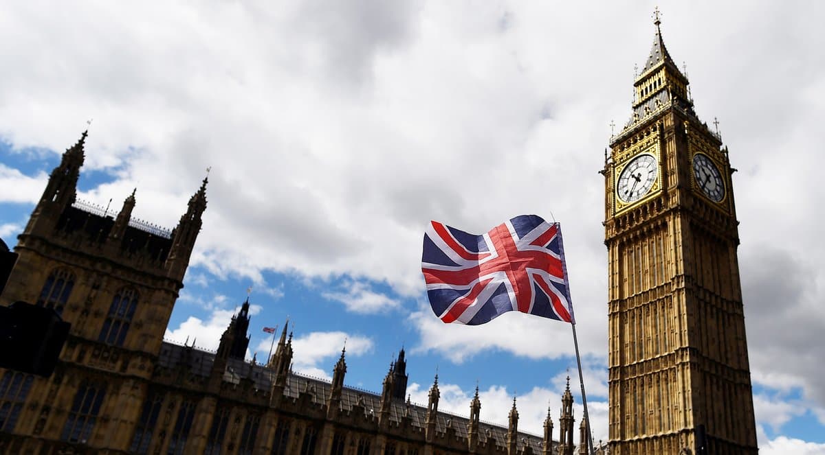 Buyuk Britaniyada muddatidan oldingi parlament saylovlari boshlandi