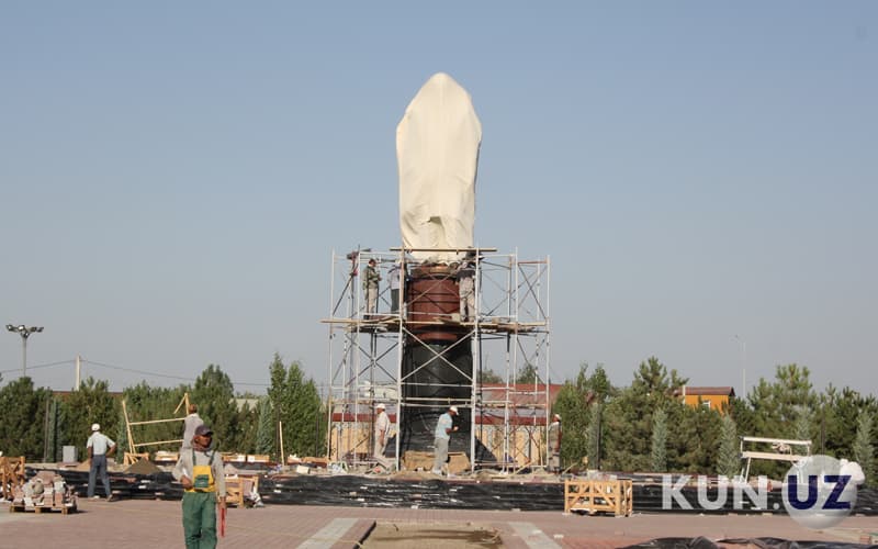 Samarqandda Islom Karimov haykali o‘rnatildi