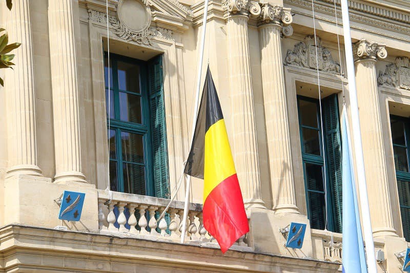 Belgiyalik vazir halablik qochqinlarga viza bermagani uchun jarimaga tortildi