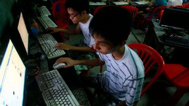 Darsga bormay internet-kafeda o‘tirgan o‘quvchilarning ota-onalariga yirik jarimalar solinadi