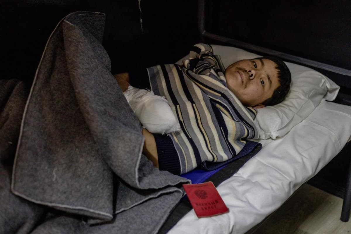 Zelenskiy asirga olingan KXDR askari so‘roqqa tutilgan videoni e’lon qildi