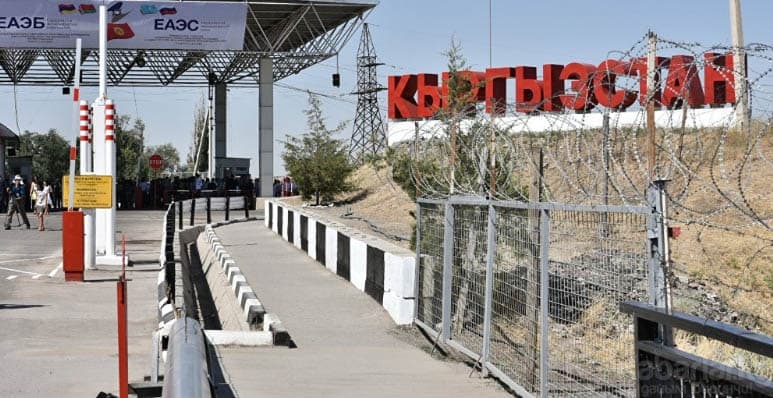 Qirg‘iziston – O‘zbekiston chegarasida pasport nazorati kabinalari soni ko‘paytirildi