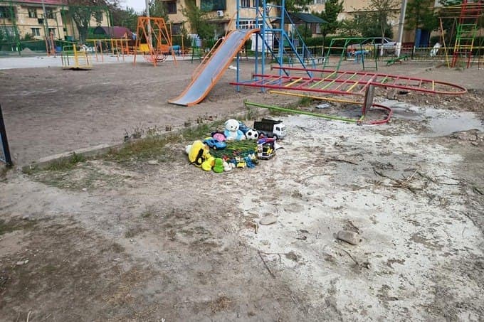 В Ташкенте погиб 8-летний ребёнок. На него обрушилась стойка от качелей. По факту возбуждено уголовное дело