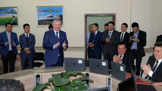Huawei «International House» litseyiga «Smart Class» sovg‘a qildi