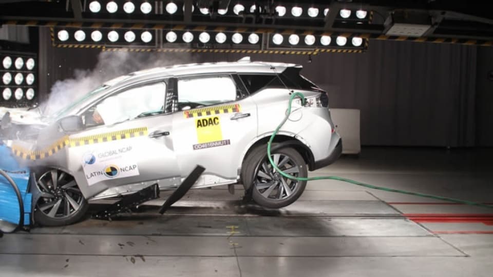 Nissan Murano krash-testdan o‘ta olmadi