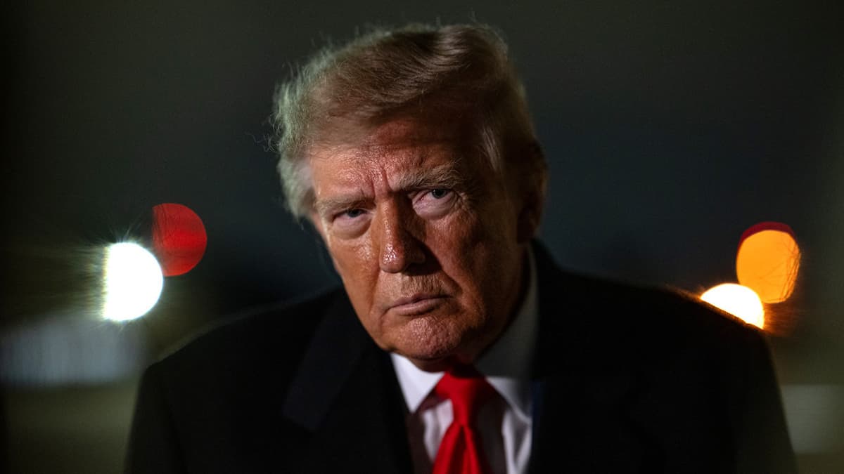 Трамп учинчи президентлик муддатига номзодини қўйиши мумкинлигини айтди