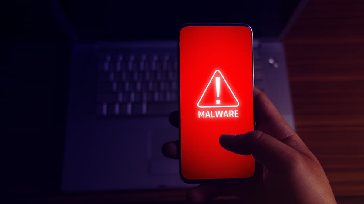 Rossiyada bank mobil ilovalaridan pul o‘g‘irlaydigan virus tarqalgani aytildi