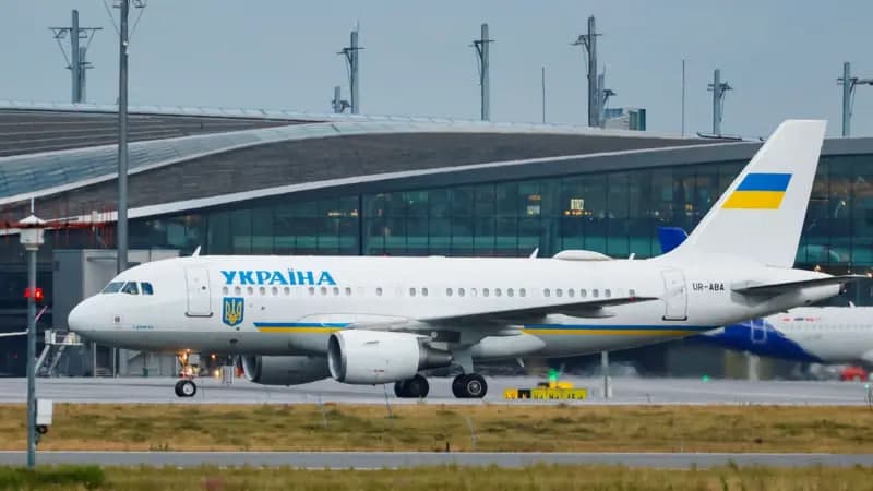 Зеленский Россия дрони туфайли Кишинёвдан ўз вақтида уча олмади