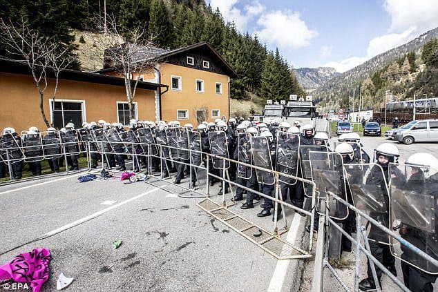 Avstriya Italiya bilan chegaraga zirhli texnika va harbiylarini jo‘natdi