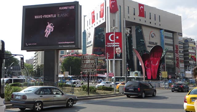 Turkiya hukumati 12ta telekanalning efirga chiqishini to‘xtatdi