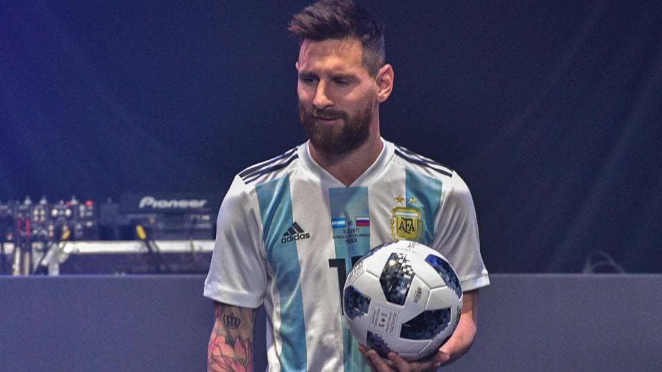 Afsonaviy futbolchini muxlis deb o‘ylab Messining oldiga qo‘yishmadi