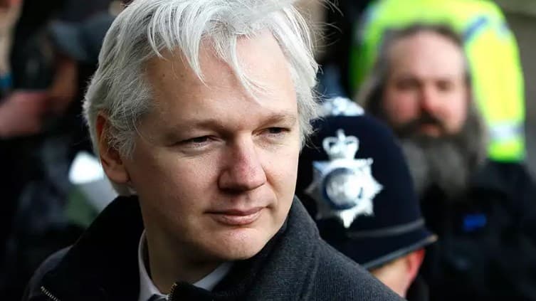 Julian Assanj 45 yoshligini tutqunlikda qarshi olmoqda