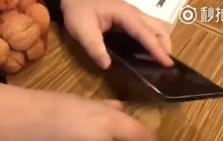 Video: Nokia 6 smartfoni bilan yong‘oq chaqish