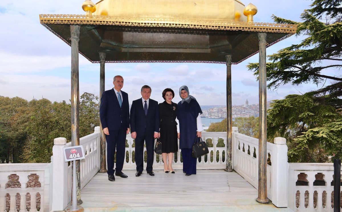 Foto: Shavkat Mirziyoyev Istanbuldagi To‘pqopi saroyida
