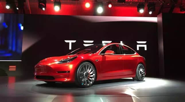 Tesla to‘liq avtonom elektromobillarini namoyish qildi 