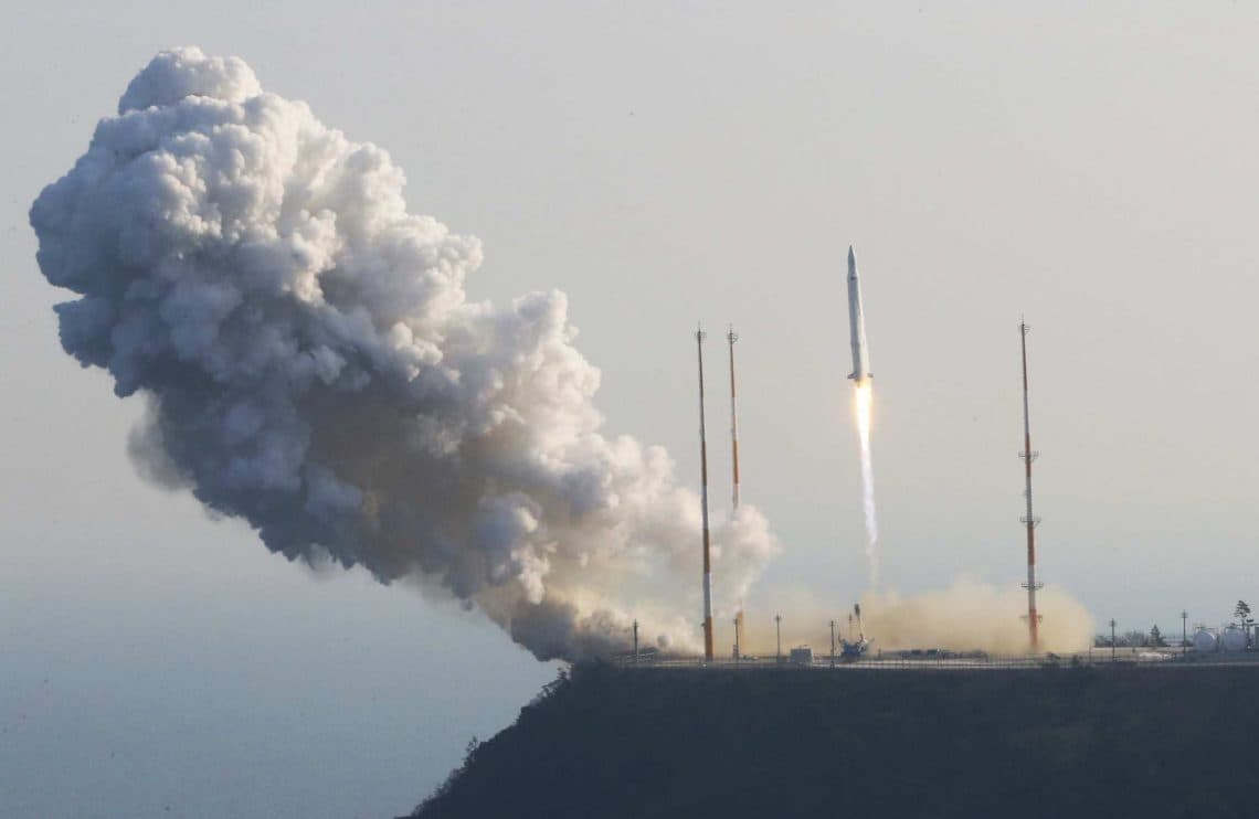 AQSh va Yaponiya yetakchilari Shimoliy Koreya raketa sinovlarini muhokama qilishdi  