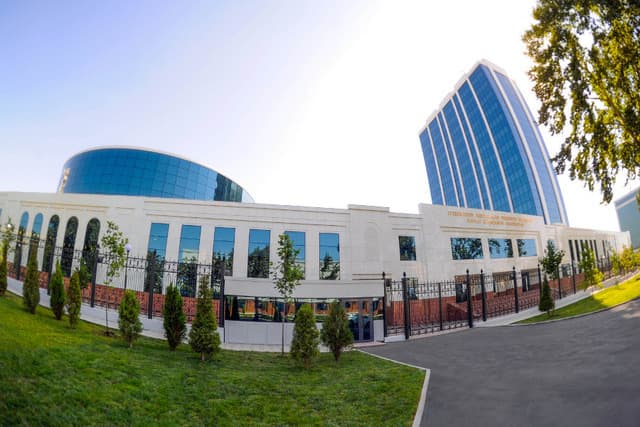 Shavkat Mirziyoyev: Prezident huzuridagi Davlat boshqaruvi akademiyasi o‘ziga yuklatilgan vazifani mutlaqo uddalamayapti