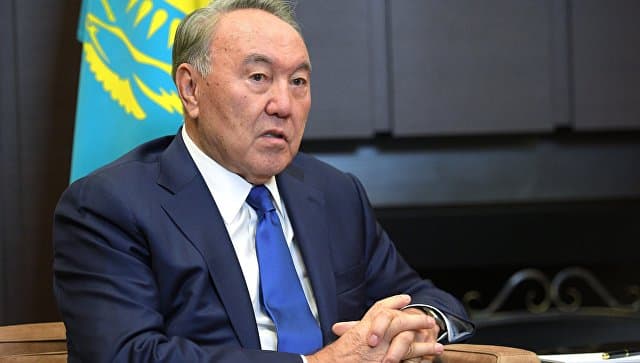 Назарбоев алифбони лотин ёзувига ўтказиш тўғрисидаги фармонни имзолади