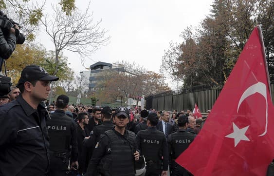 OAV: Turkiyada to‘ntaruvga aloqador yana minglab kishilar o‘z ishidan bo‘shatildi