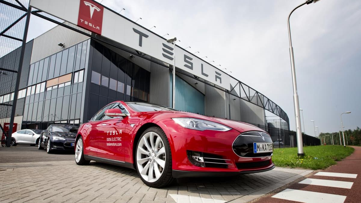 Tesla Motors ишлаб чиқариш суратларини оширмоқда