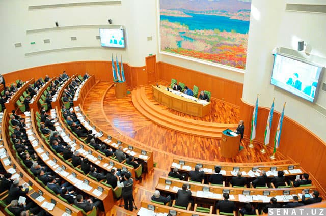Shavkat Mirziyoyev: «Zavod direktori bo‘lsa senator qilib saylayverish kerak emas»