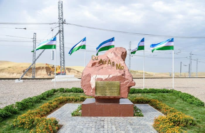 Mirziyoyev Olmaliqqa borib konning birinchi portlatish tadbirida ishtirok etdi (foto)