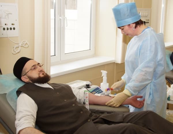 Tatariston muftiysi va imomlari Peterburg metrosidagi teraktda jabrlanganlar uchun qon topshirishdi