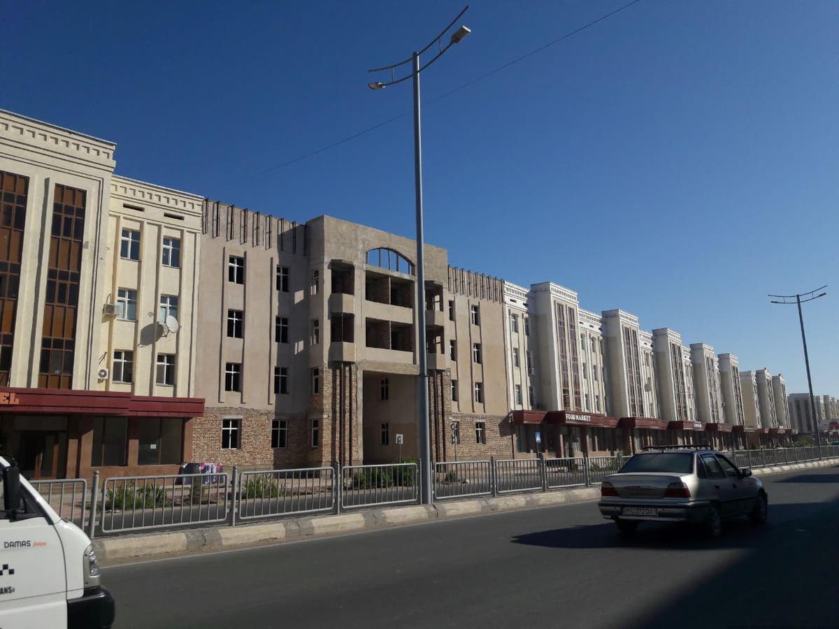 Nukusda uy egalariga 2 yildan beri kadastr hujjati berilmagan, do‘konlar esa auksionga qo‘yilish arafasida
