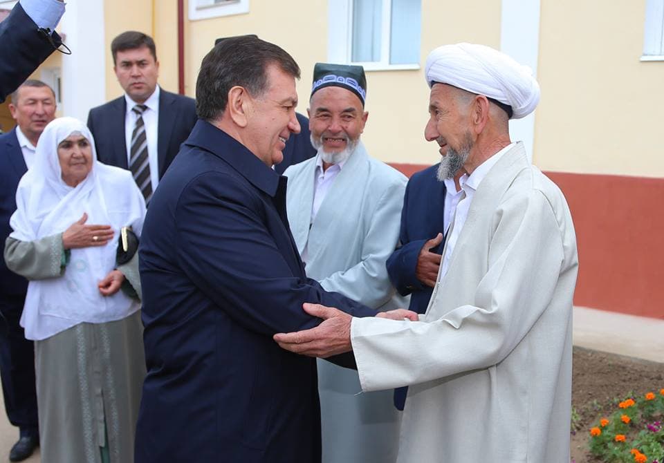 Foto: Prezident Jizzaxda xalq bilan muloqot qildi