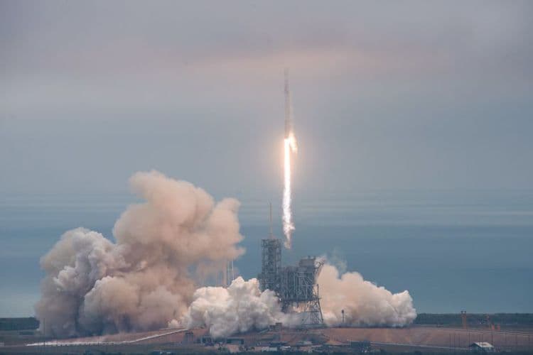 Video: Falcon 9 raketasi uchirilishi va qo‘nishi