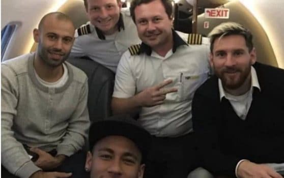 Neymar o‘z samolyotida Messini Braziliyaga olib keldi