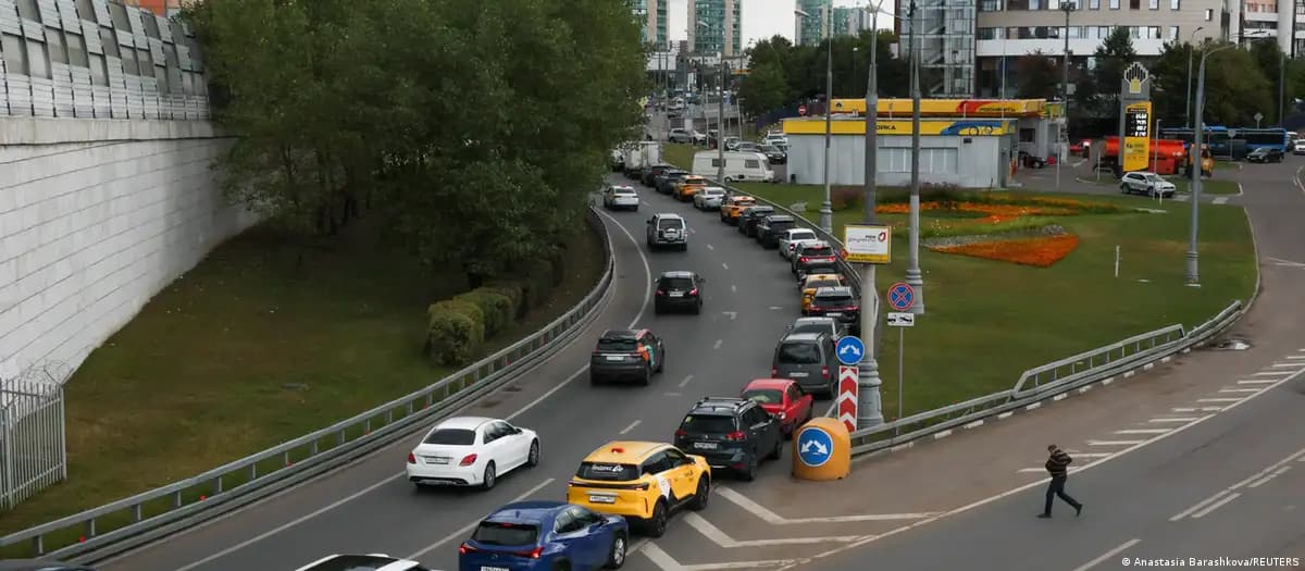 Reuters: Россияда бензин ишлаб чиқариш кескин қисқарди