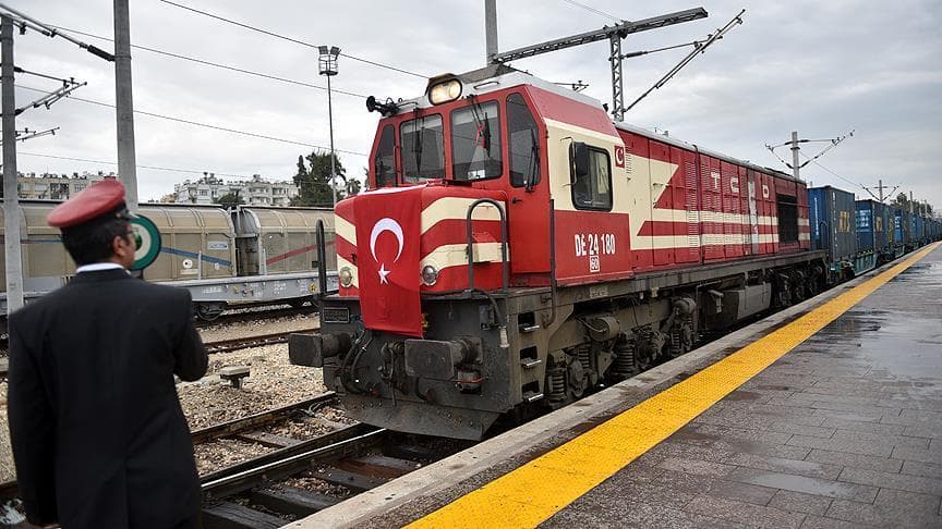 Turkiyaning Mersiniga yangi Boku-Tbilisi-Qars temir yo‘li orqali ilk poyezd keldi