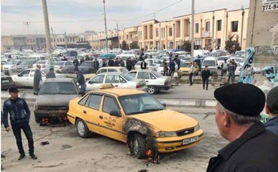 Samarqanddagi Siyob bozorida 2 avtomobil yonib ketdi