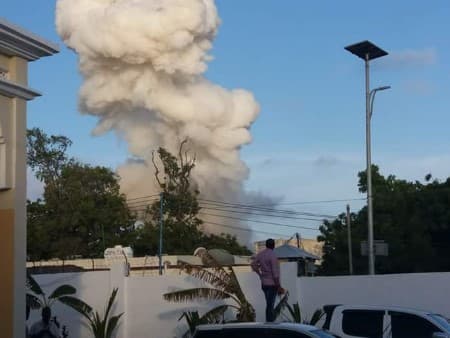 Somali poytaxtidagi prezident saroyi yaqinida portlashlar sodir etildi 