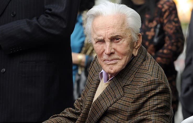 Amerikalik aktyor Kirk Duglas 100 yoshga to‘ldi
