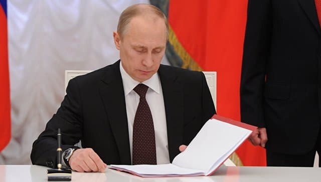 Putin xorijiy OAVni xorijiy agentlarga tenglashtiruvchi qonunni imzoladi