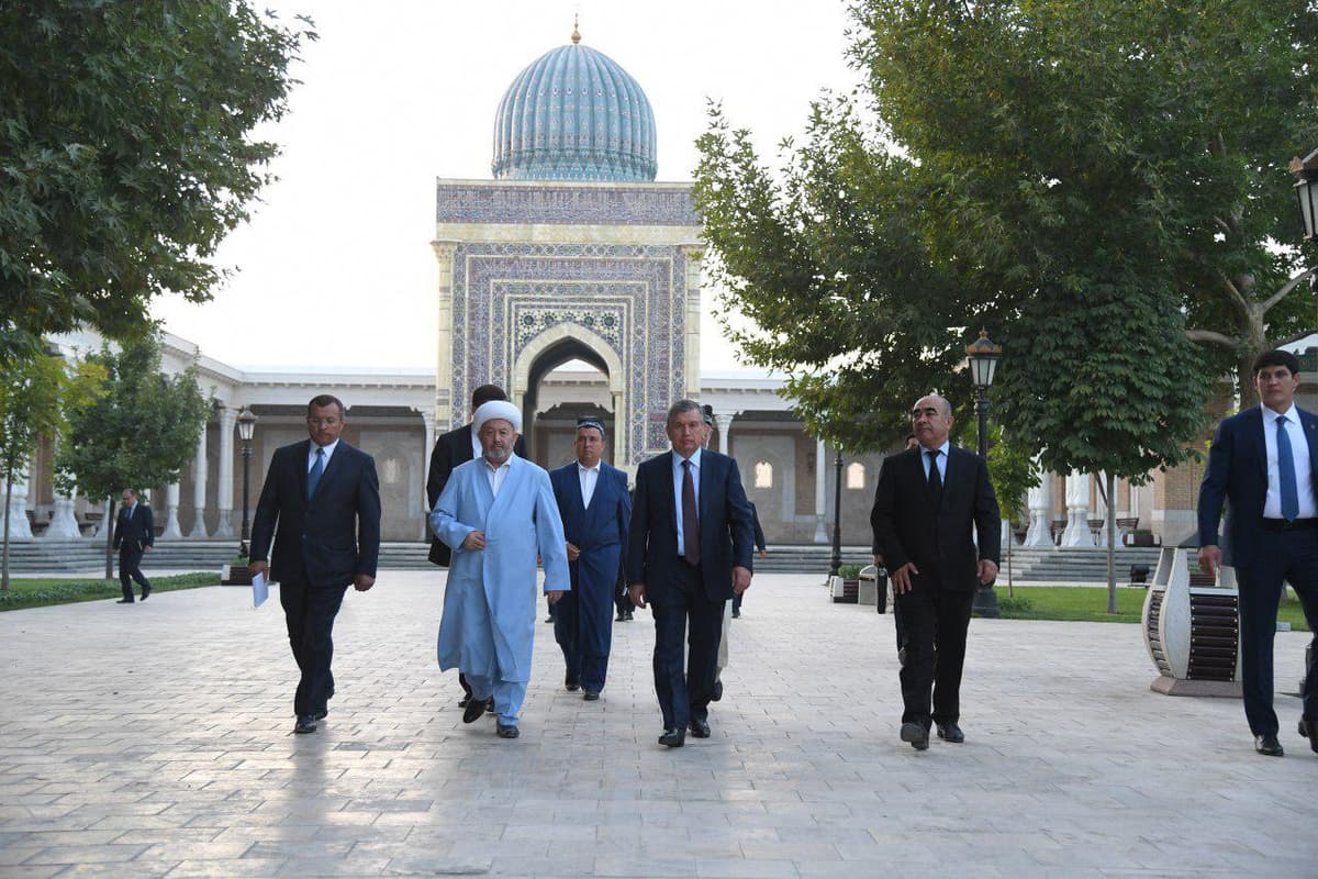 Shavkat Mirziyoyev Imom Al-Buxoriy maqbarasini ziyorat qildi