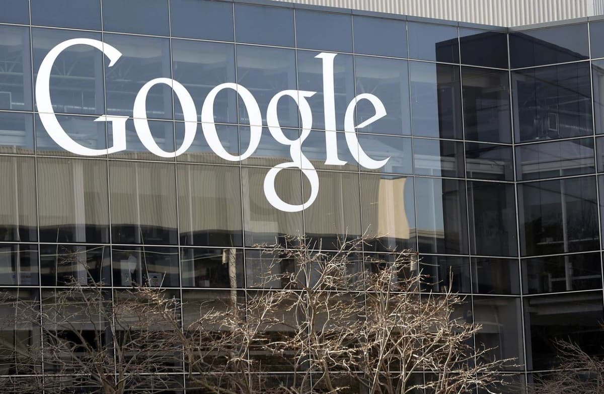 Google va Facebook soxta yangiliklar tarqatuvchilarini reklama daromadlaridan mahrum qilishga va'da berishdi