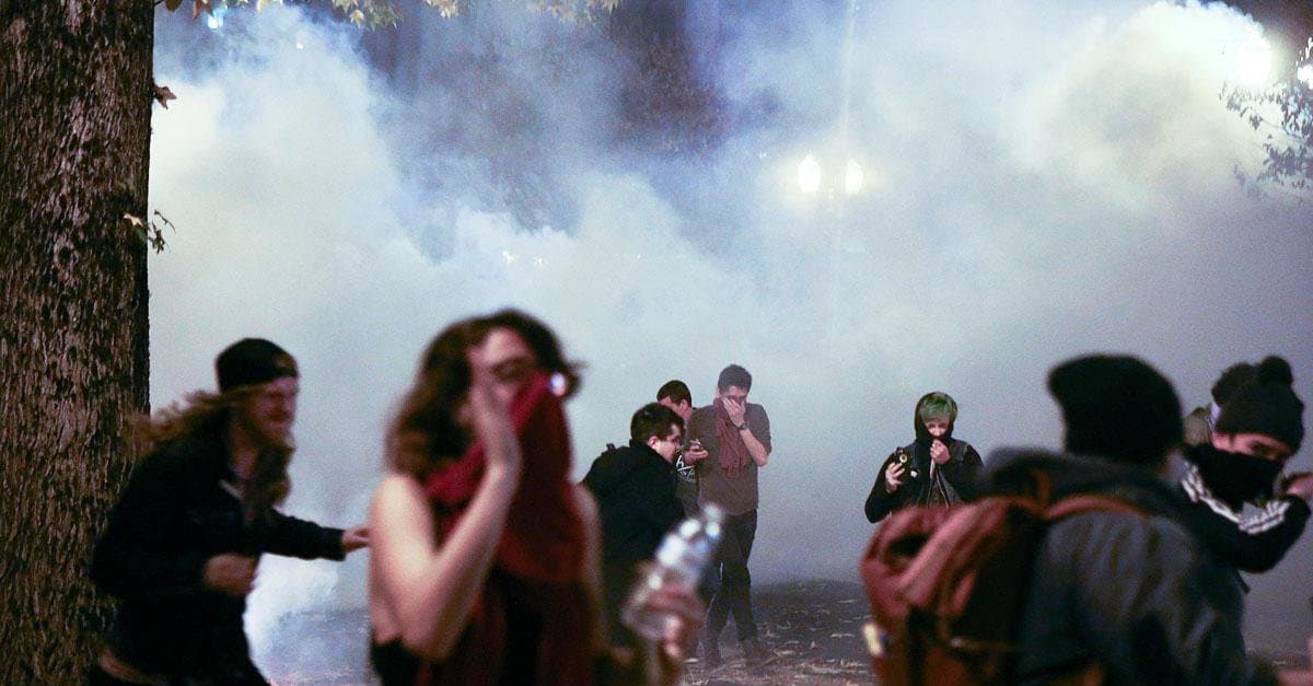 Indianapolisda Trampga qarshi norozilik namoyishlari vaqtida 2 politsiyachi jarohatlandi