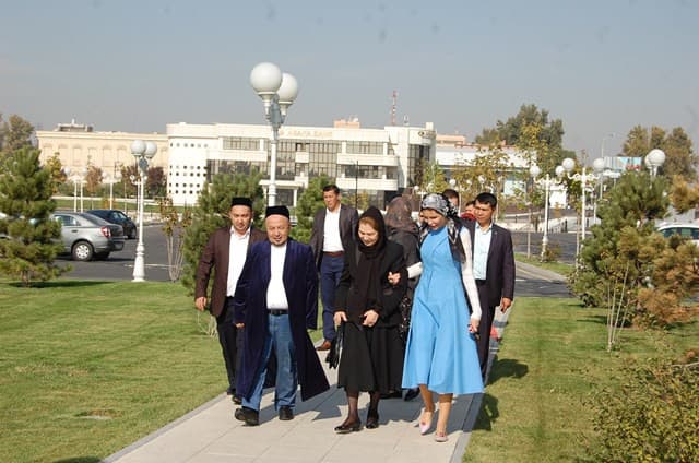Tatyana va Lola Karimova Minor masjidini ziyorat qilishdi