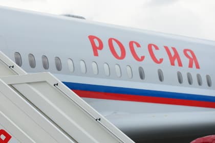 Moskvaga AQShdan chiqarib yuborilgan rossiyalik diplomatlar samolyoti yetib keldi
