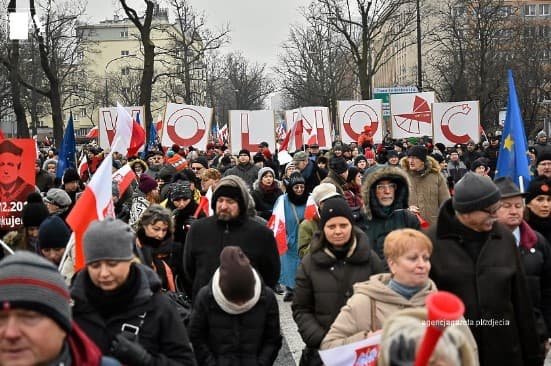 Varshavadagi norozilik aksiyasi parlament binosi tomon ko‘chdi