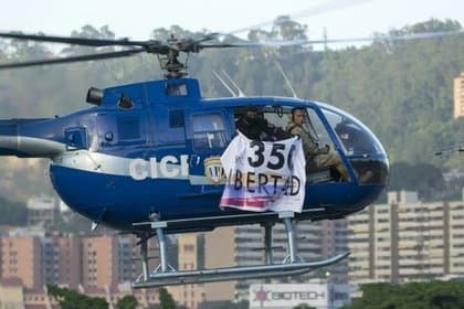 Venesuela oliy sudiga vertolyotdan hujum qilindi