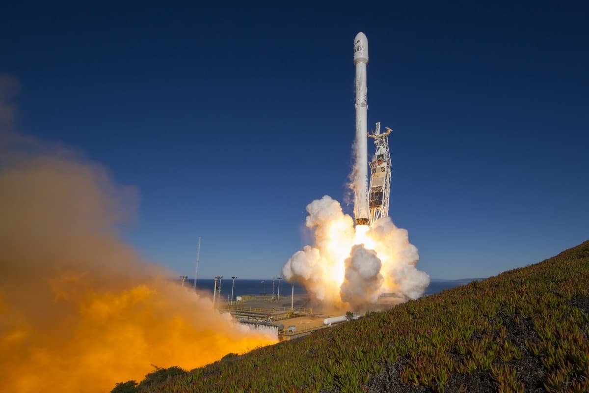 Aql bovar qilmas video: Falcon 9 raketasining muvaffaqiyatsiz qo‘nishlari bir videoga jamlandi