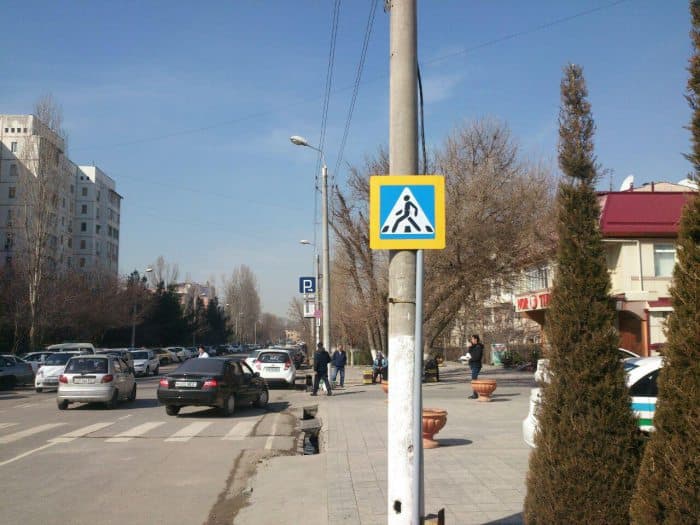 Тошкентда қоронғуда ҳам яхши кўринадиган йўл белгилари ўрнатилмоқда