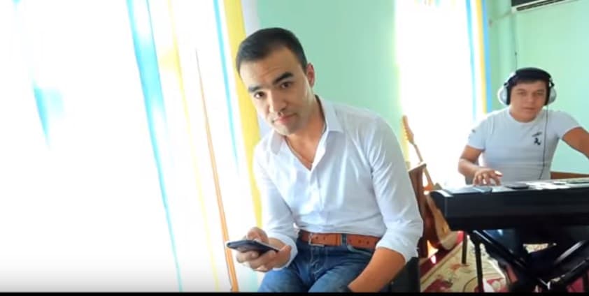 O‘zbek estradasi xonandasi Ahmadboyga bag‘ishlab qo‘shiq kuyladi