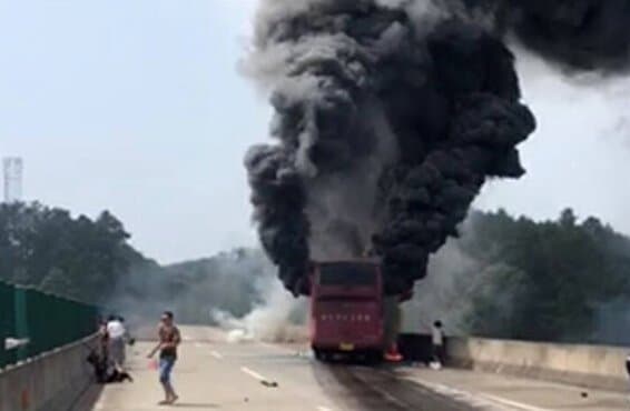 Xitoyda avtobus yonib ketishi tufayli 35 kishi halok bo‘ldi