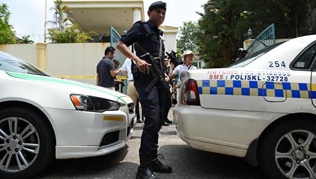 OAV: Malayziya politsiyasi KXDR elchixonasi yonidagi to‘siqni olib tashladi