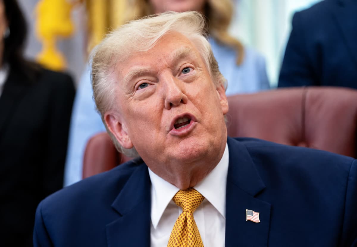 Трамп: «Бизга ўзимизга ҳам ракеталар керак»